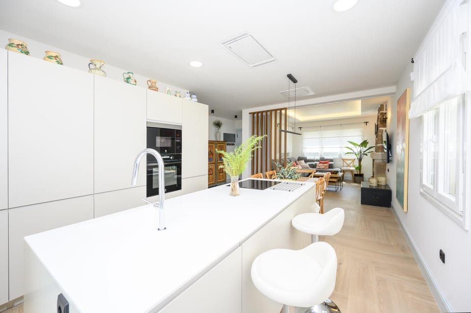 Kitchen or kitchenette, Living room, Seating area, Dining area, dishwasher, oven, stove