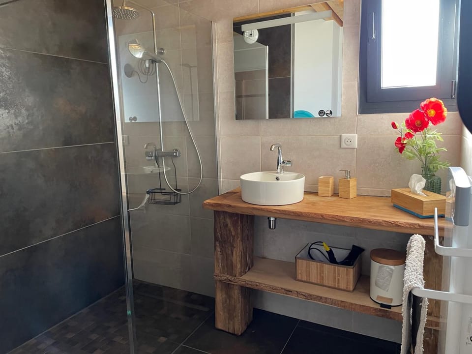Gîte des 5 cépages avec jacuzzi 3 étoiles House in Jura