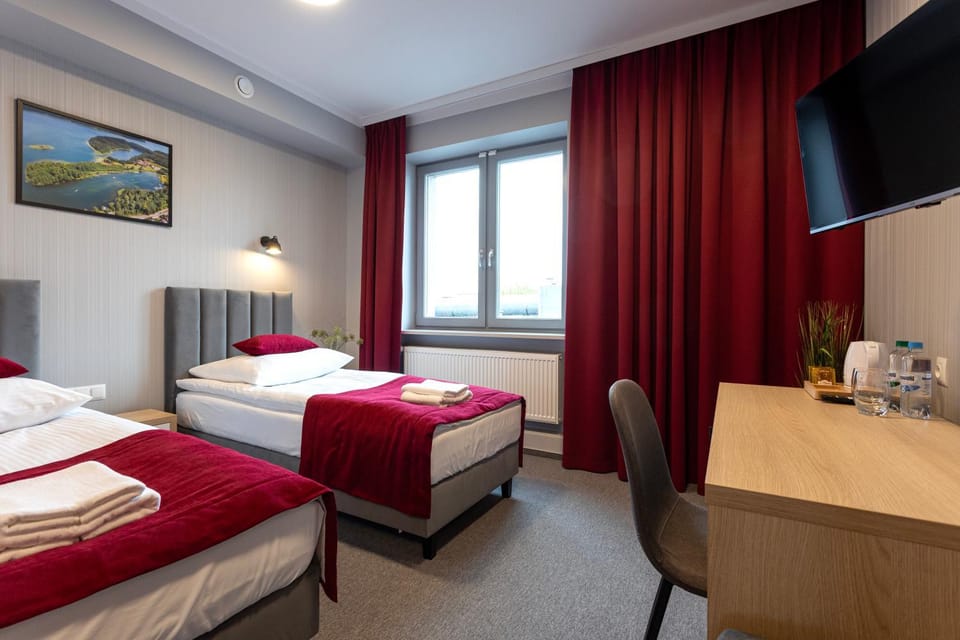 Bed, TV and multimedia, Photo of the whole room