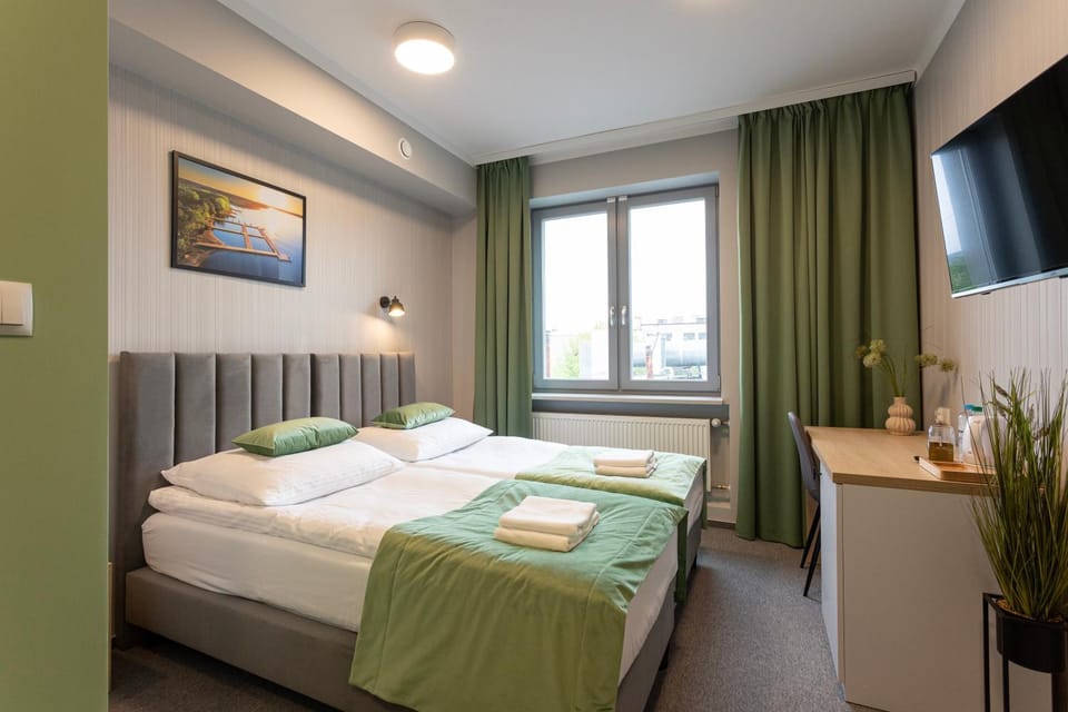 Bed, TV and multimedia, Photo of the whole room