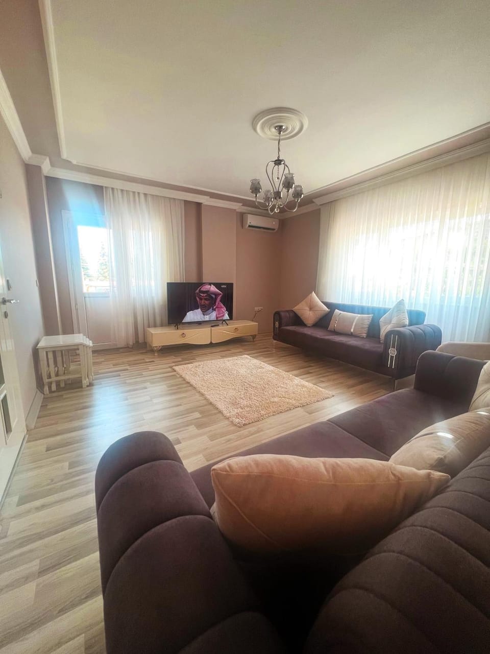 Bed, TV and multimedia, Living room, Photo of the whole room, Seating area