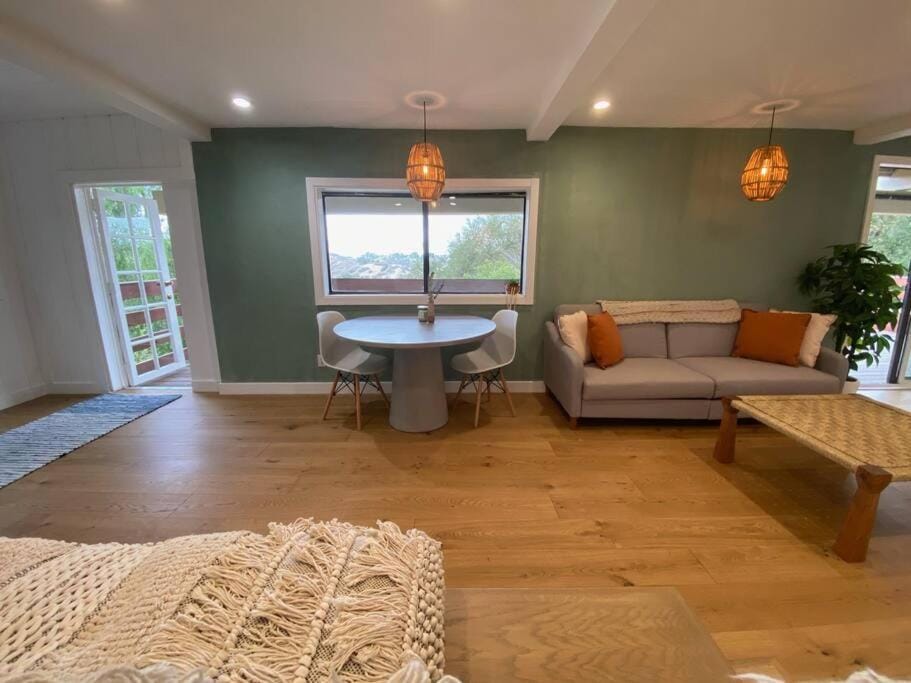 Seating area, Dining area