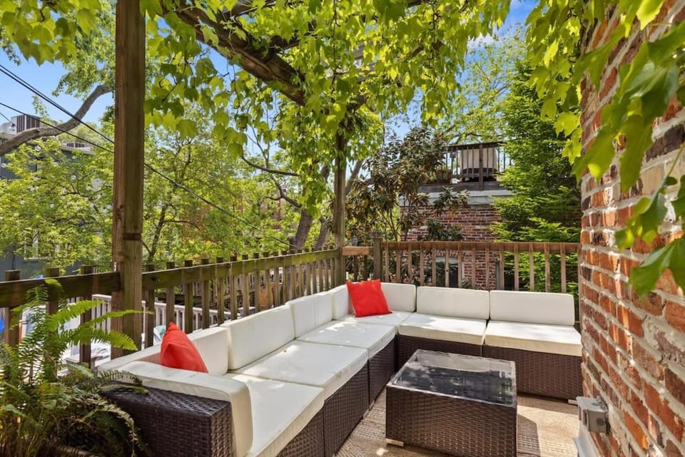 Capitol Hill Homestay Convenient to H St House in District of Columbia