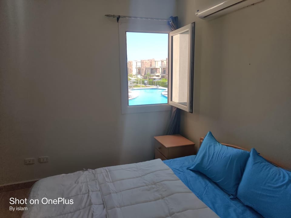 Bed, Photo of the whole room, Bedroom, Pool view, Swimming pool