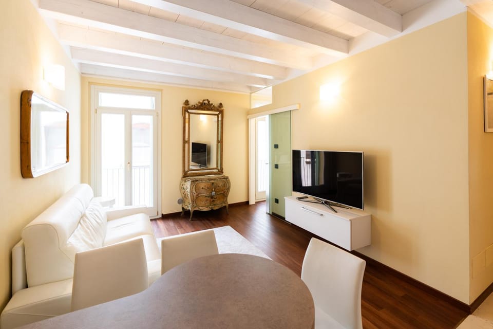 Communal lounge/ TV room, TV and multimedia, Living room