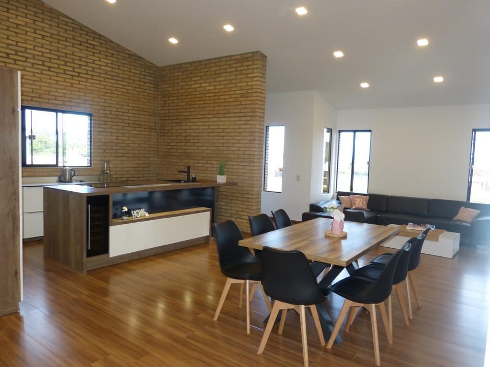 Modernes Ferienhaus in Paraguay, Hohenau mit Reitanlage und Beachvolleyball House in Misiones Province, Argentina