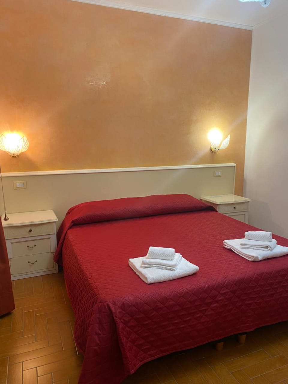 Bed, Photo of the whole room, Bedroom, towels