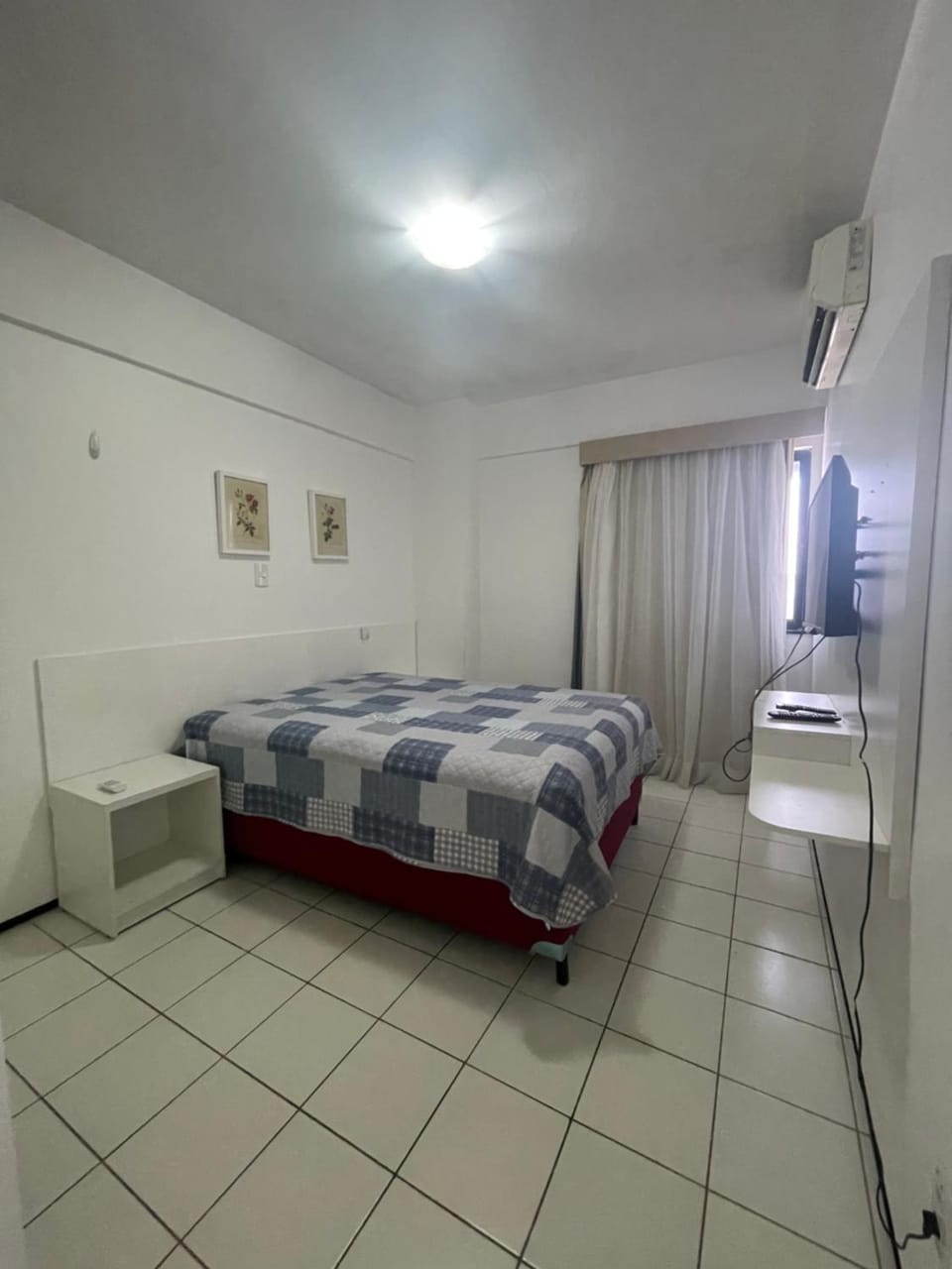 Bed, TV and multimedia, Photo of the whole room, Bedroom, air conditioner