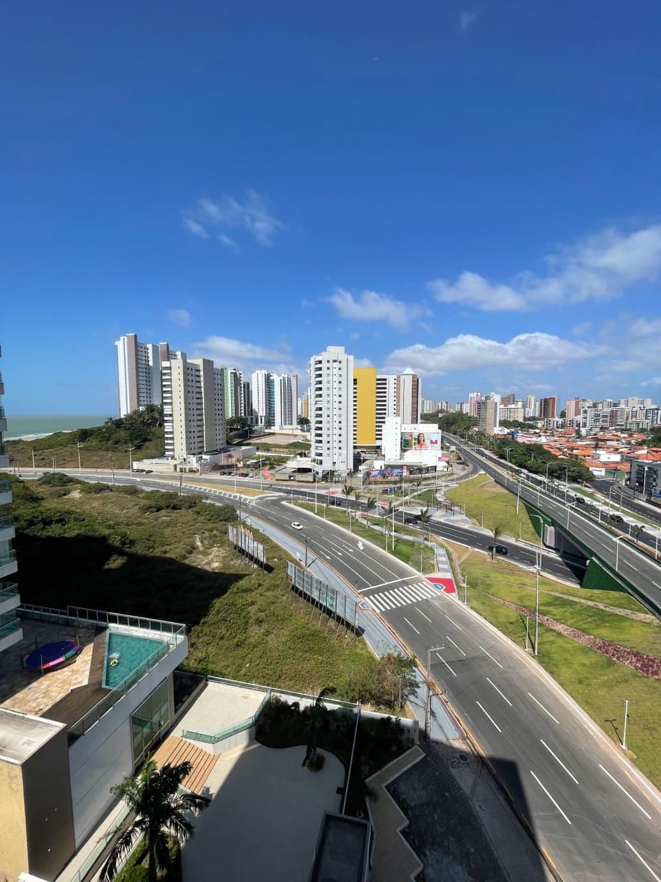 Property building, Day, Neighbourhood, Bird's eye view, City view, Street view, Location, Parking