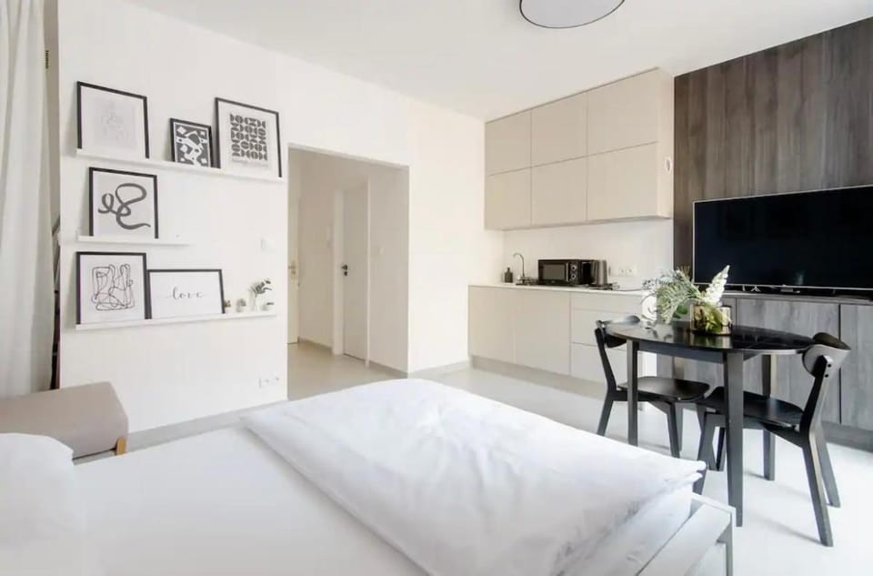 TV and multimedia, Kitchen or kitchenette, Dining area