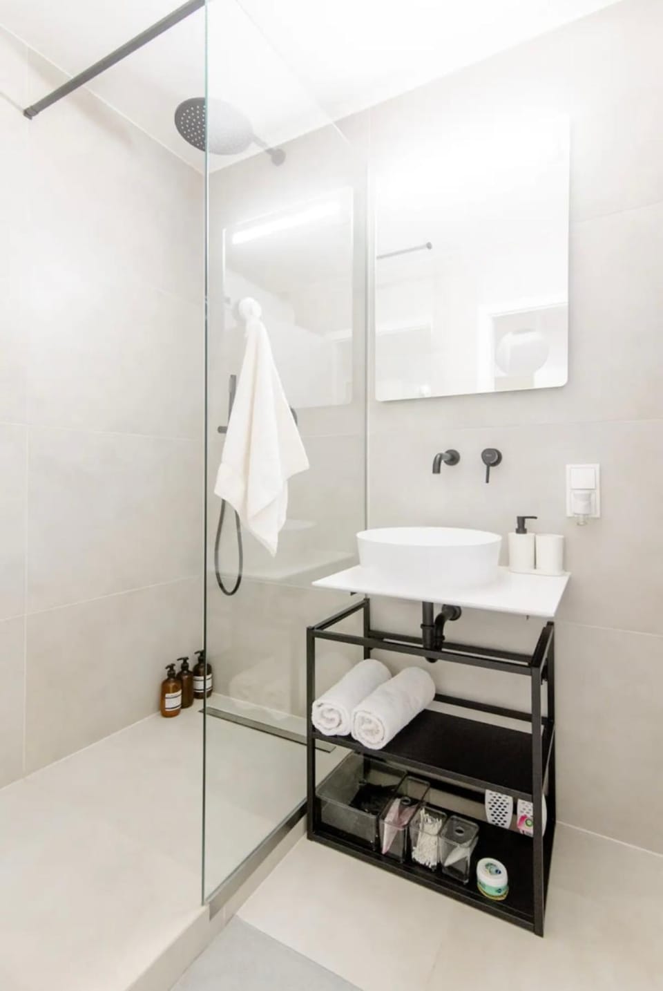 Shower, Bathroom, towels
