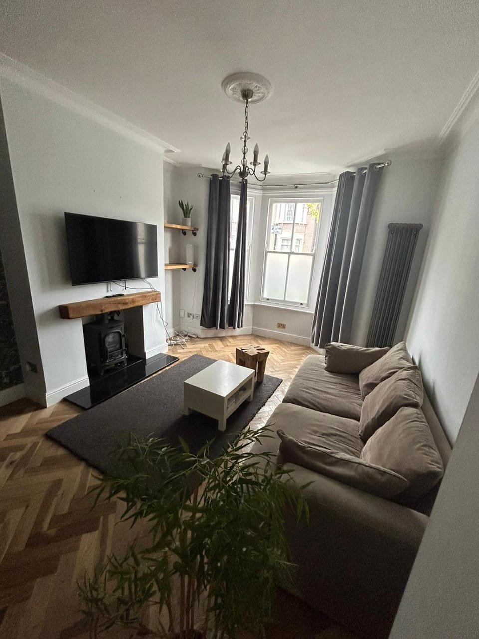 Communal lounge/ TV room, TV and multimedia, Living room, Seating area, Evening entertainment
