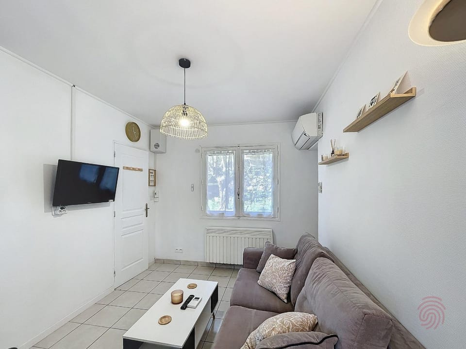 Appartement F1 avec Terrasse et Clim, à 650m des Thermes - Lamalou-les-Bains - FR-1-451-191 Apartment in Occitanie