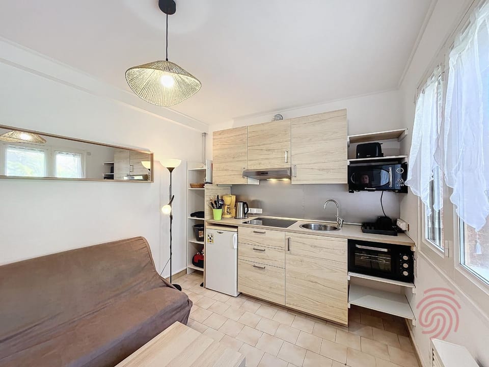 Charmant T2 avec terrasse Sud, parking, WiFi, animaux acceptés - proche thermes et centre Lamalou - FR-1-451-192 Apartment in Occitanie