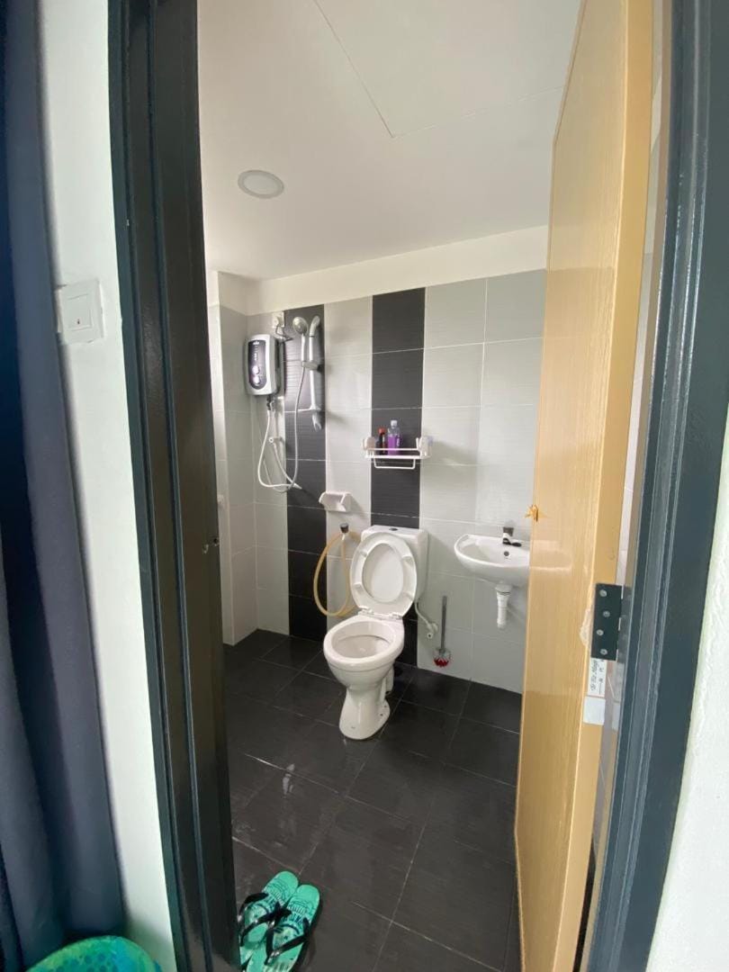 Shower, Toilet, Bathroom