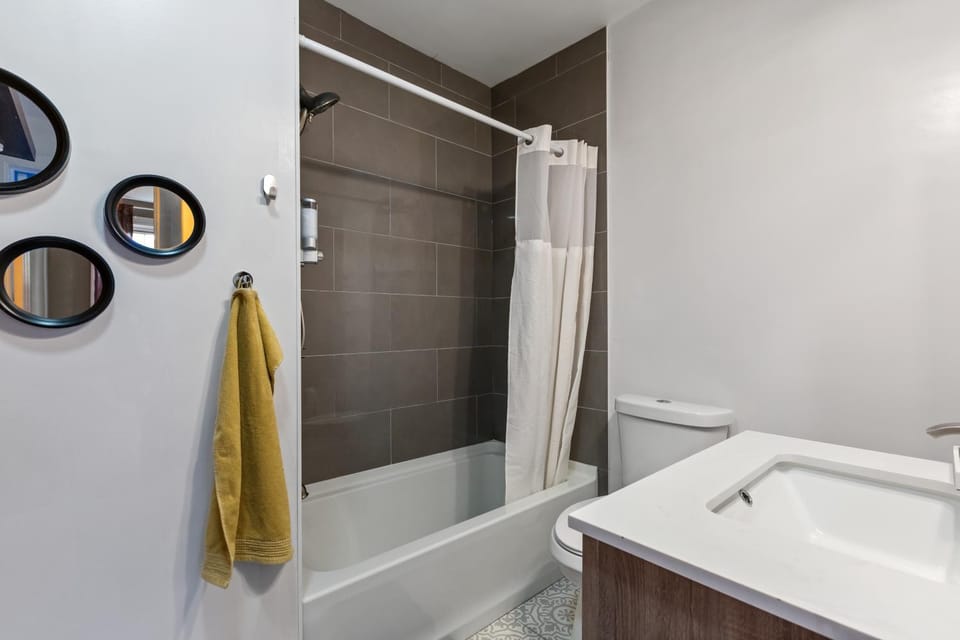 Shower, Bathroom, Bath, towels