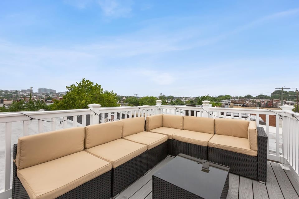 View (from property/room), Balcony/Terrace, Seating area