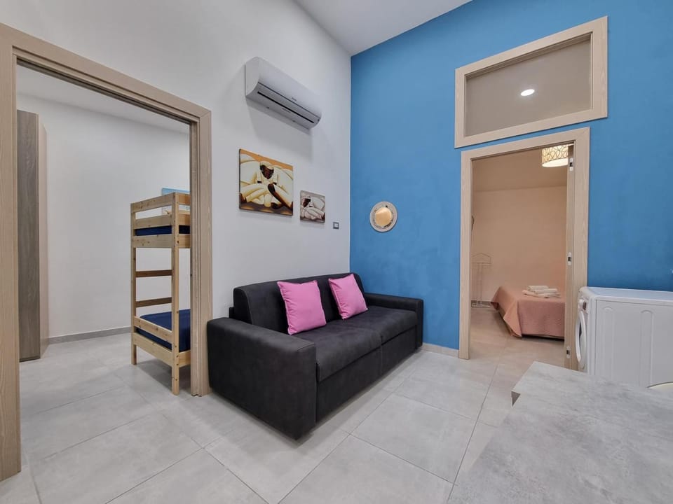 Living room, Photo of the whole room, Seating area, air conditioner