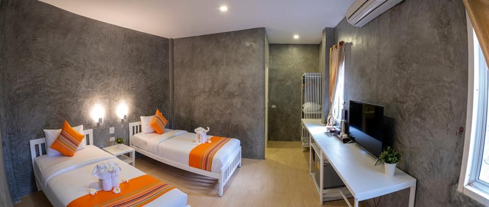 Ban's Avenue Guesthouse Bed and Breakfast in Ko Tao
