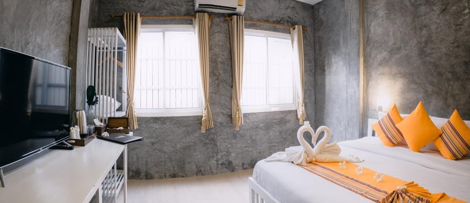 Ban's Avenue Guesthouse Bed and Breakfast in Ko Tao