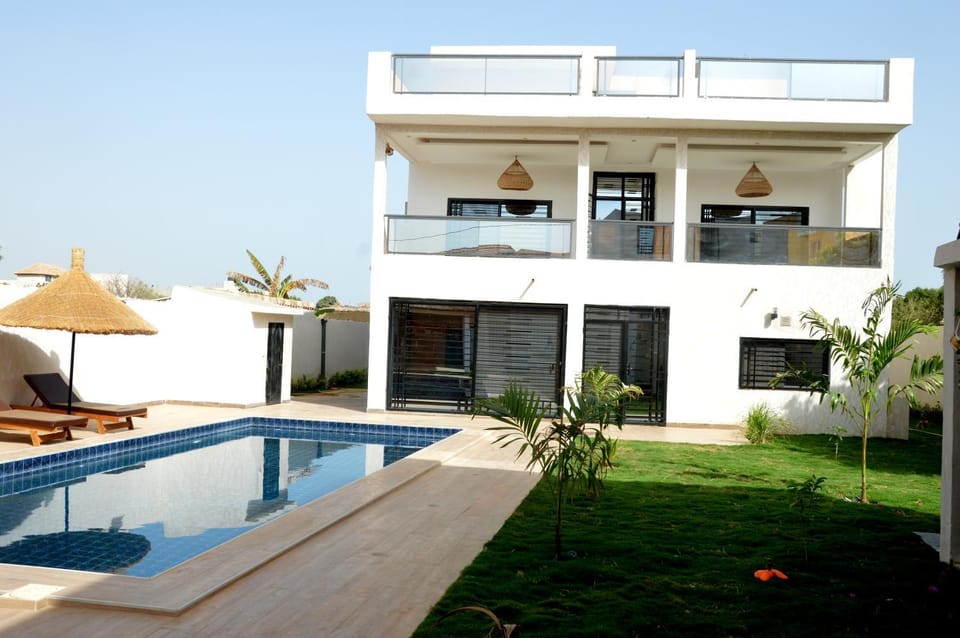 Property building, Day, Garden, Swimming pool, sunbed