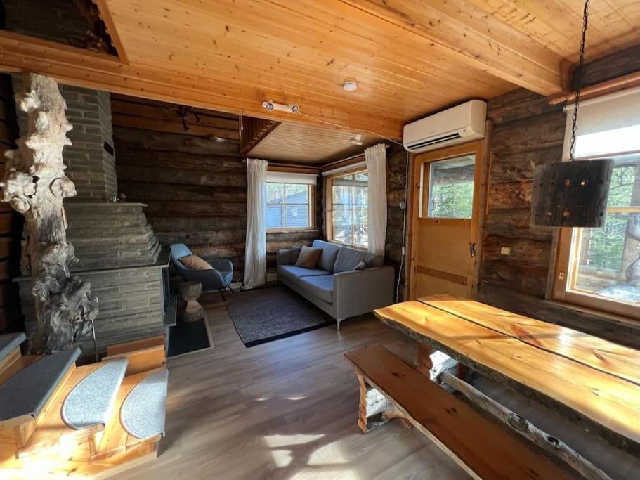 Rauhallinen kelohuoneisto lähellä palveluita, Peacefull Log apartment at Ylläs Apartment in Lapland