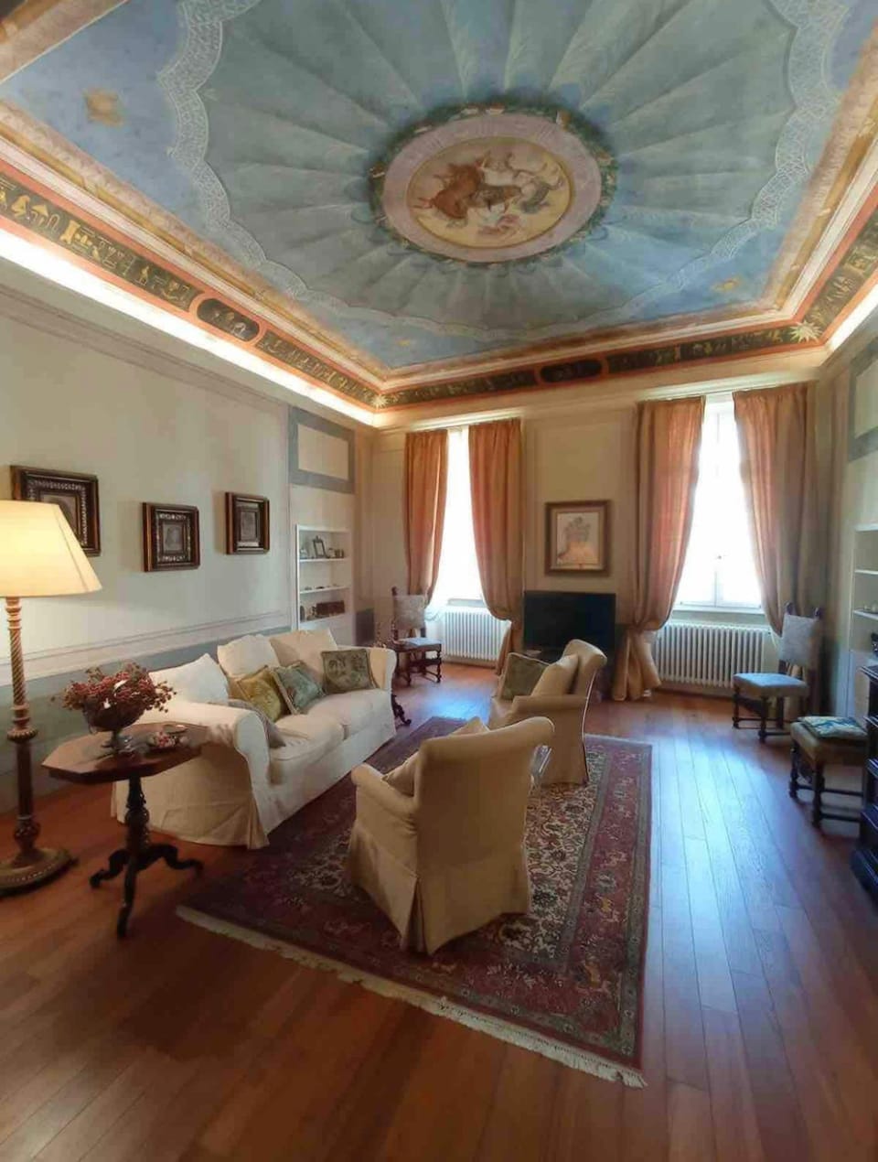 Living room, Seating area