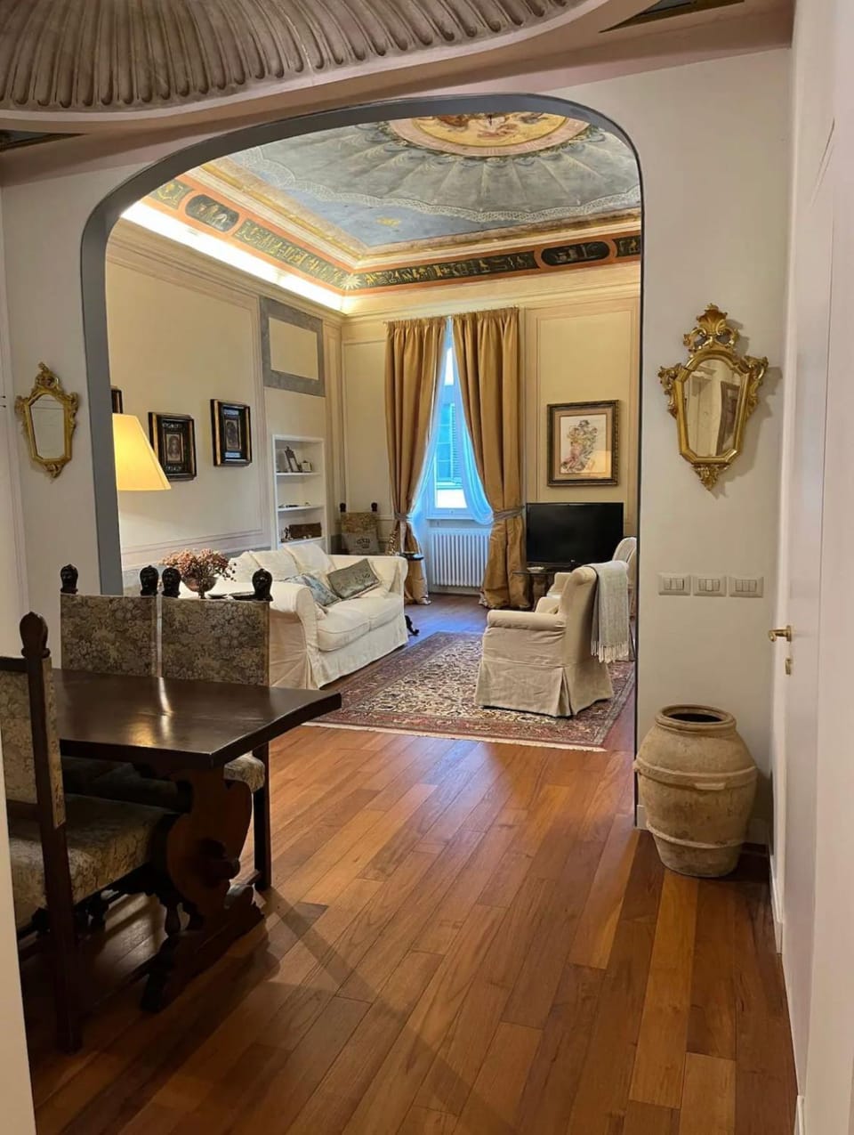 Living room, Seating area