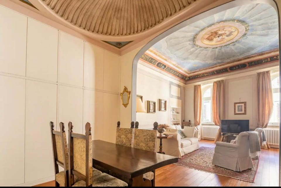 Living room, Photo of the whole room, Seating area