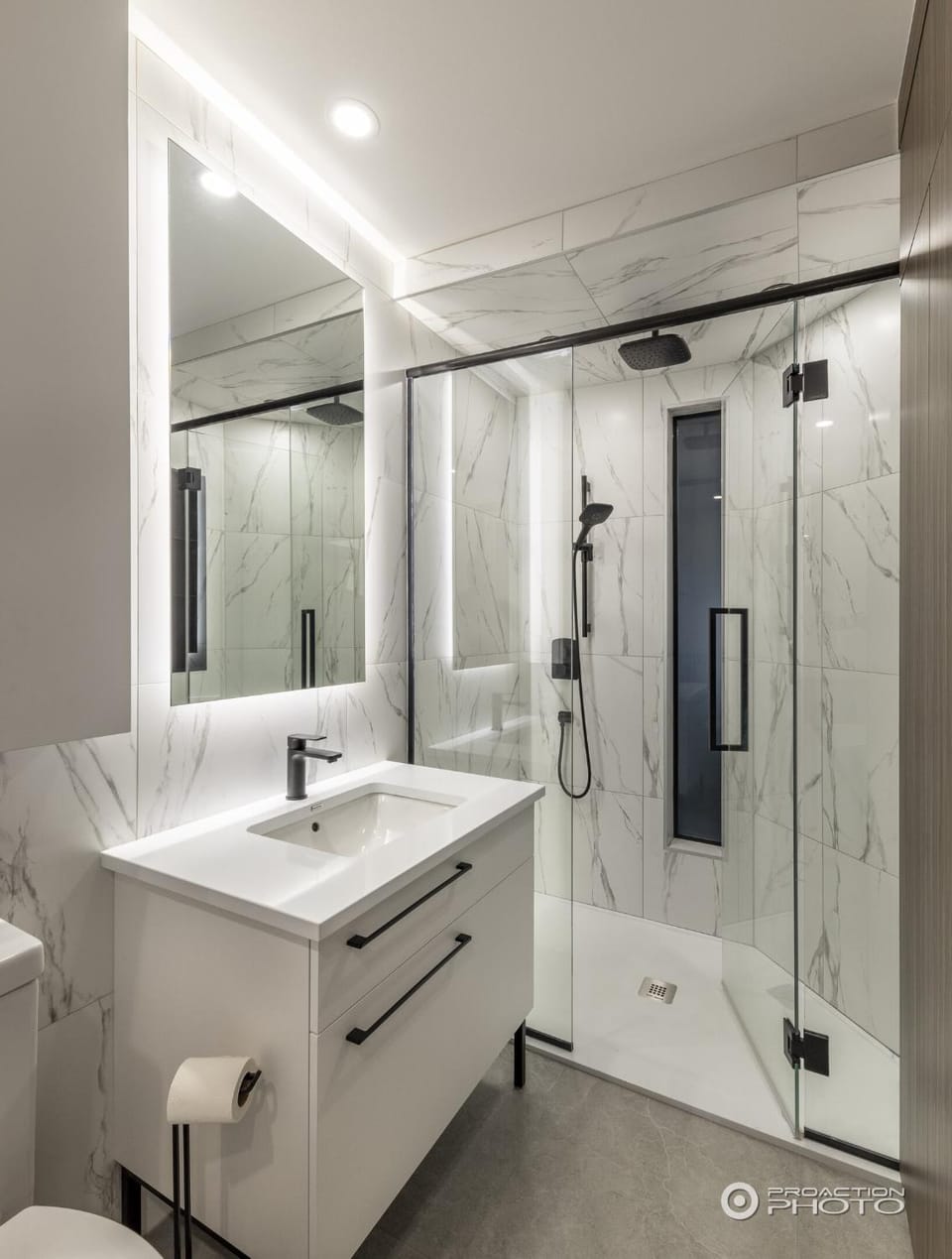 Avenue des Champs-Elysées, Appartement d’exception Apartment in Paris