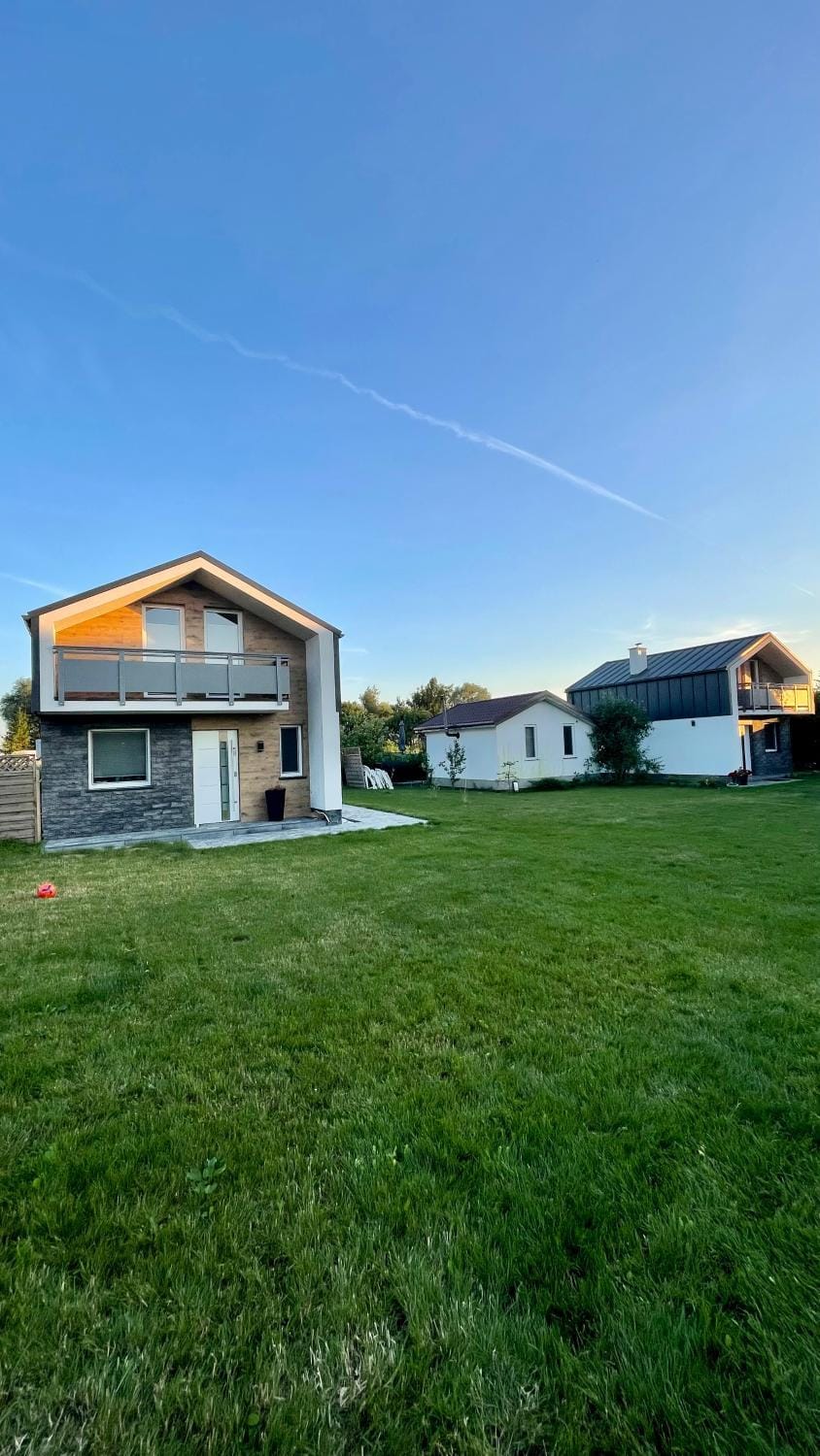 Property building, Day, Garden, Garden view