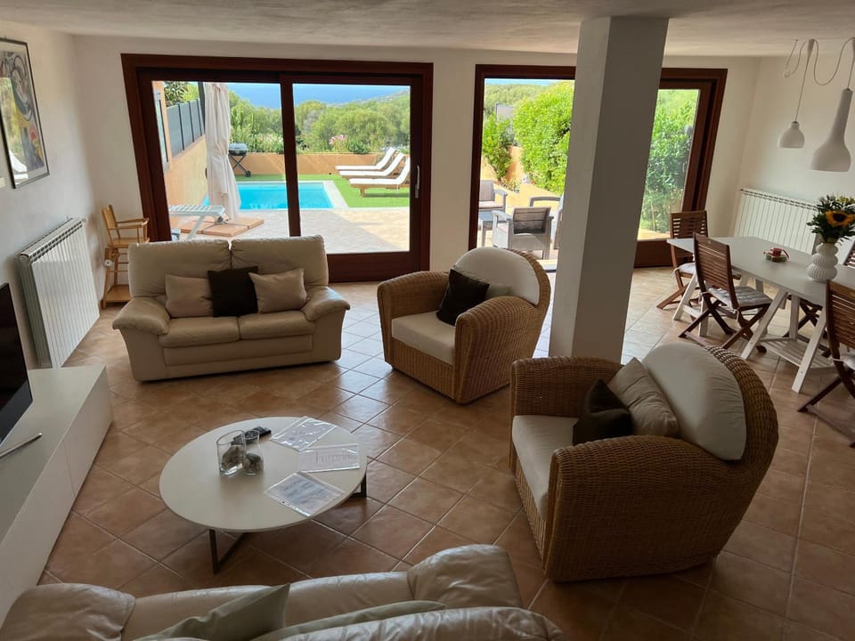 Garden, TV and multimedia, Living room, Garden view, Garden view, Sea view, Swimming pool