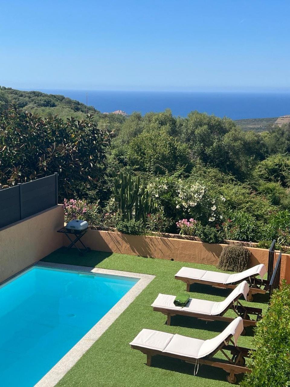 Day, Natural landscape, Mountain view, Pool view, Sea view, Swimming pool, sunbed