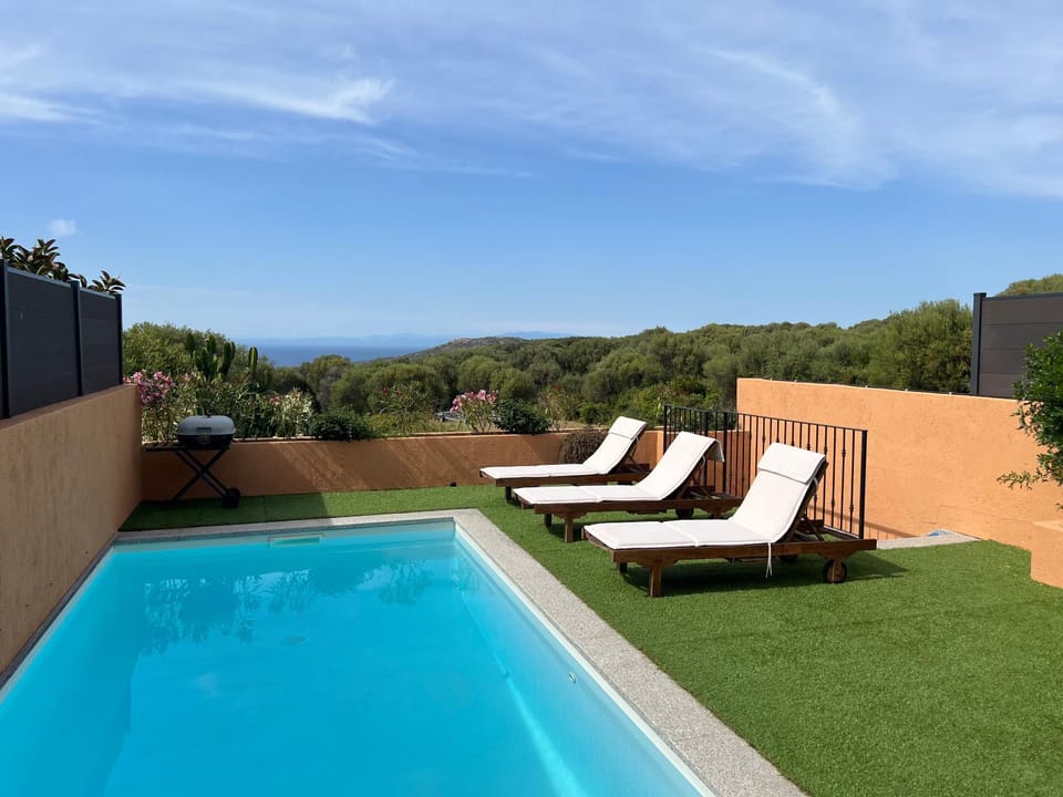 Sea view, Swimming pool, sunbed