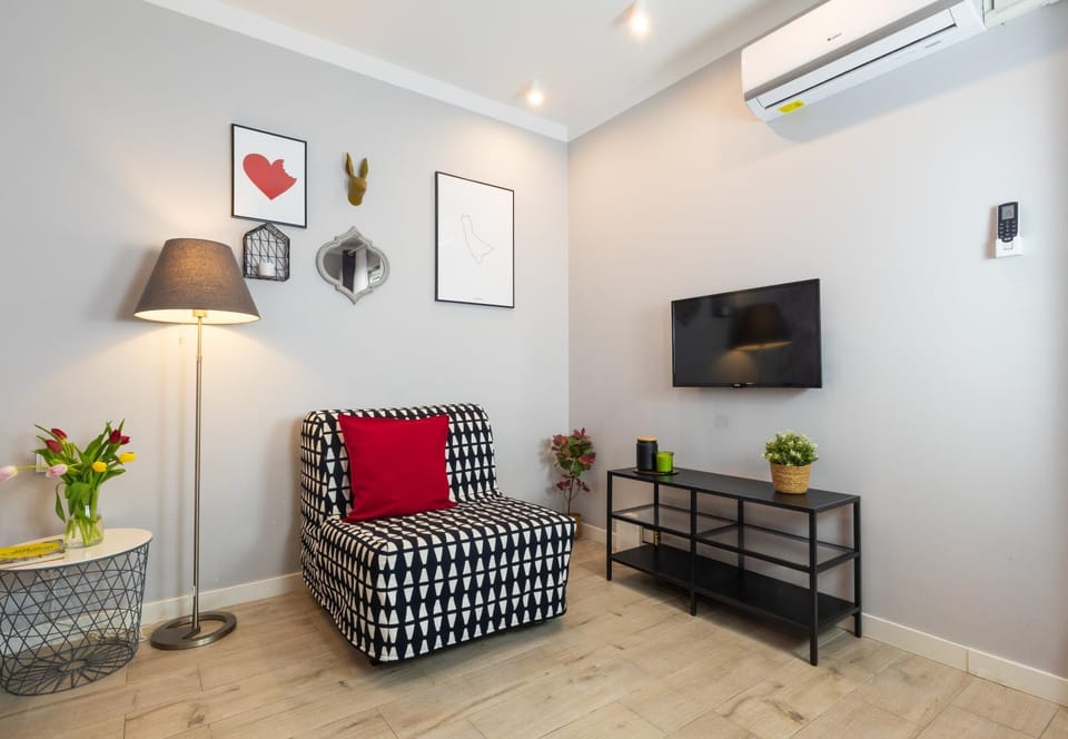 TV and multimedia, Living room, internet, air conditioner