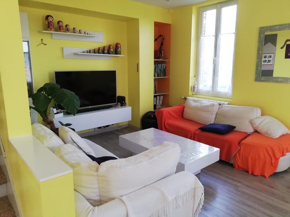 Communal lounge/ TV room