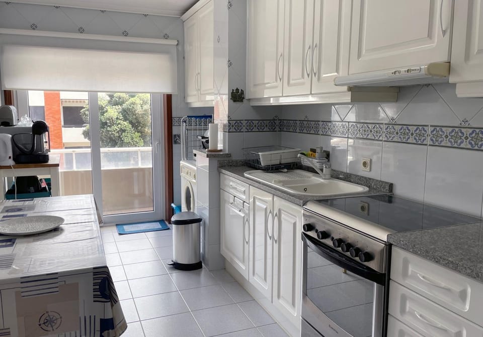 Coffee/tea facilities, Communal kitchen, Breakfast, Family, flat iron, internet, microwave, oven, stove, toaster, washing machine