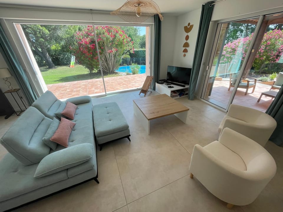 Charming Bastide in Provence Villa in Rognes