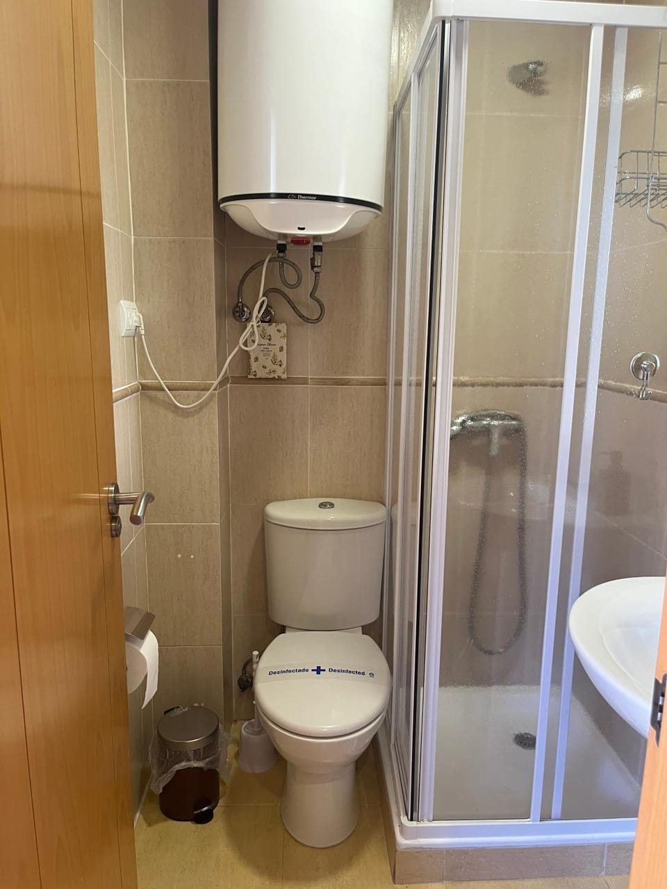 Shower, Toilet