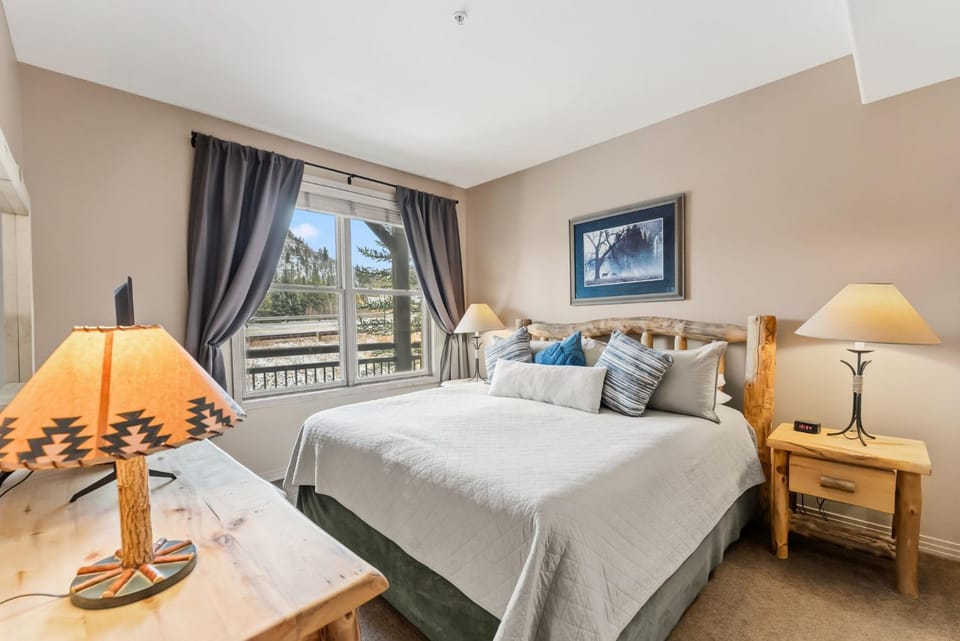 The Cozy Corral Private Hot Tub Walk to Town House in Breckenridge
