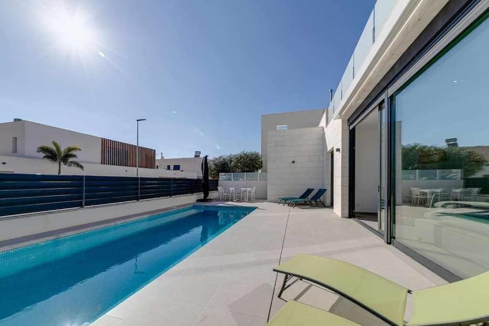 Magnífica villa con piscina climatizada Villa in Santiago de la Ribera