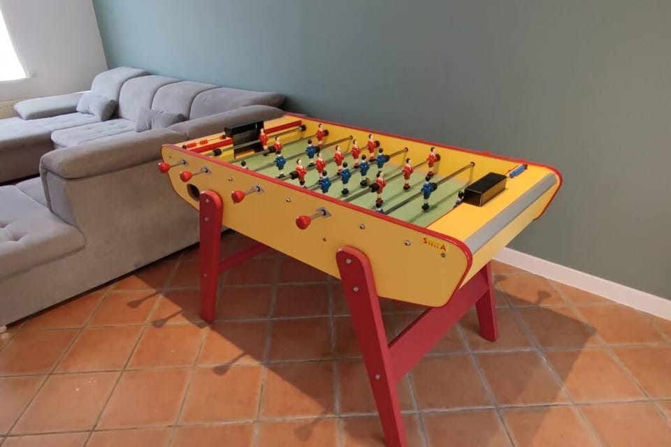 Game Room, Living room