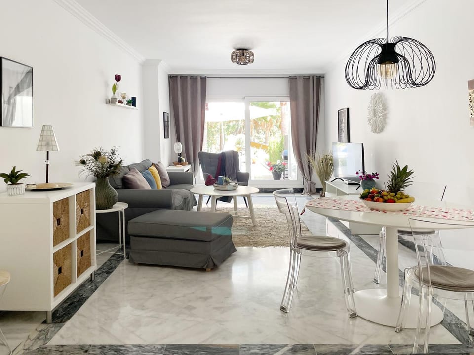 Living room, Dining area