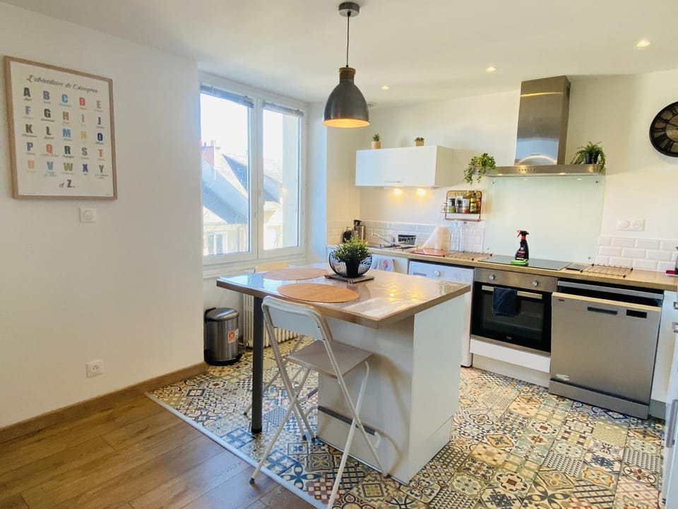 Kitchen or kitchenette