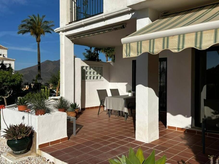 Ruim appartement, zonnig terras, Alhaurin Golf! Apartment in Valle del Guadalhorce