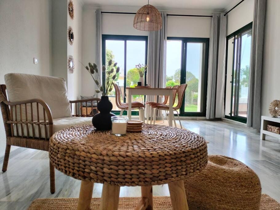 Ruim appartement, zonnig terras, Alhaurin Golf! Apartment in Valle del Guadalhorce