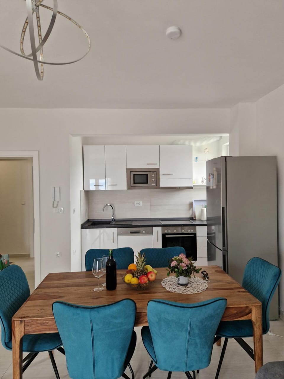 Kitchen or kitchenette, Dining area