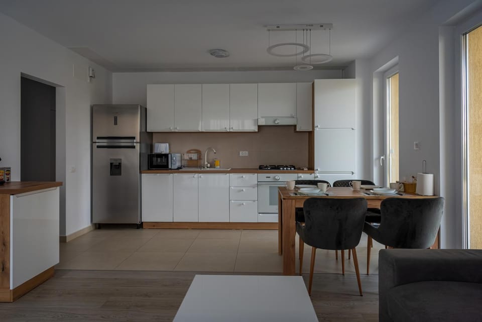 Coffee/tea facilities, Kitchen or kitchenette, Dining area, dishwasher, minibar, oven, pet friendly, stove, toaster