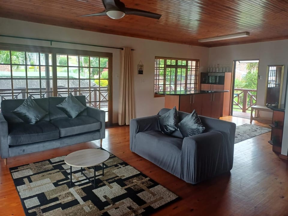 Communal lounge/ TV room, Living room, Seating area