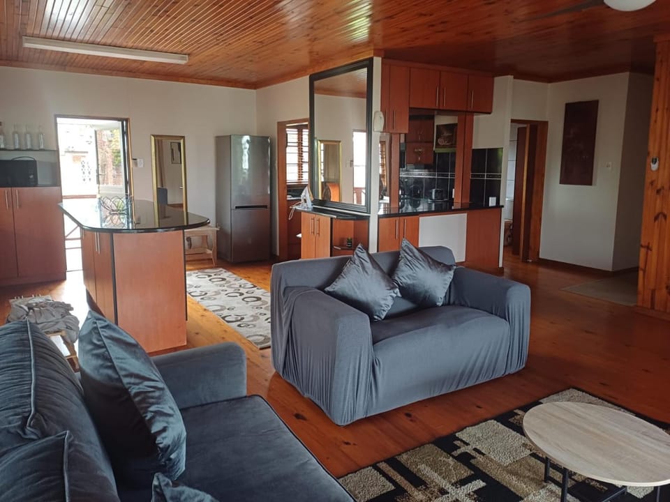 Communal lounge/ TV room, TV and multimedia, Kitchen or kitchenette, Living room, Seating area, Dining area